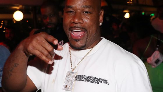 Wack 100 accusing